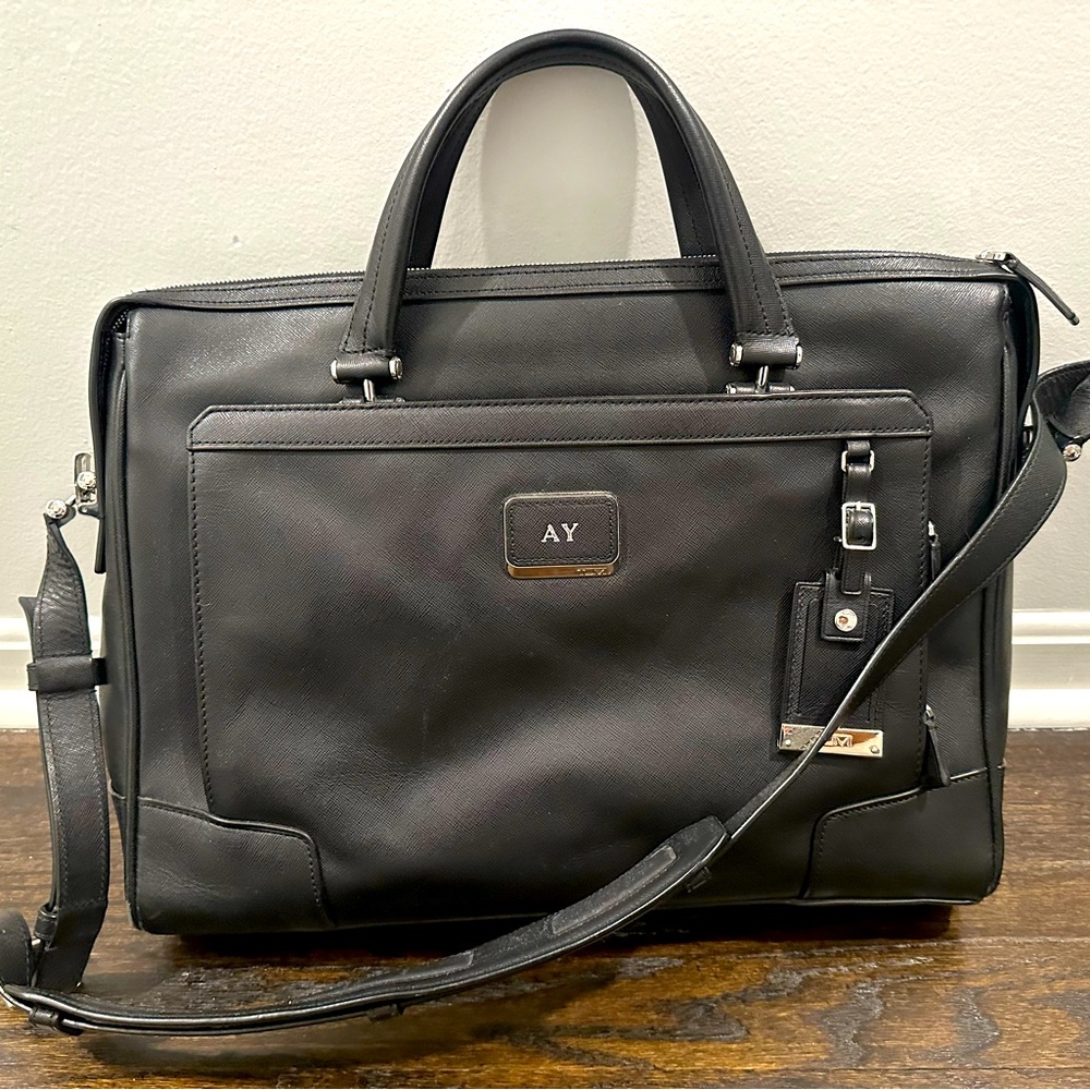 TUMI Astor Regis Italian Leather Briefcase- good condition
